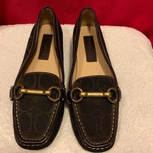 Coach flats worn a few times, excellent condition!